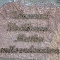 Geschmiedete Aufschrift an dem jüngsten Wallfahrtsort der Slowakei - Butkov Geschmiedete Aufschrift an dem jüngsten Wallfahrtsort der Slowakei - Butkov