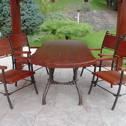 Exklusiver Gartensitz - geschmiedeter Tisch und Sthle mit Holz