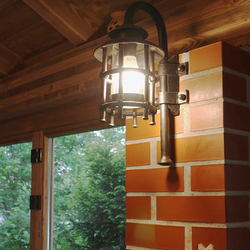 Schmiedeeiserne Seitenlampe – Außenlampe KLASSIK, geeignet für die Beleuchtung von Gebäuden, Lauben, Terrassen... 