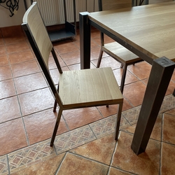 Moderner geschmiedeter Stuhl – hochwertiges Designmöbel für modernen Innenraum