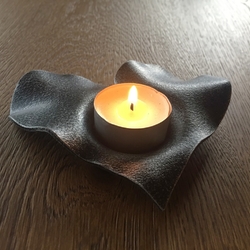 Geschmiedeter Kerzenhalter HERZ – romantischer Tischkerzenhalter, als Geschenk geeignet