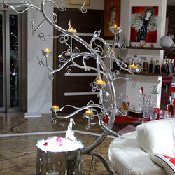 Schmiedeeiserner Leuchter – Baum – Luxusleuchte und Kerzenständer in einem – luxuriöse Leuchten